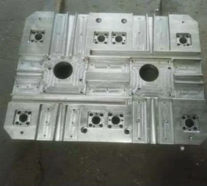 Machined multi cavity die plate